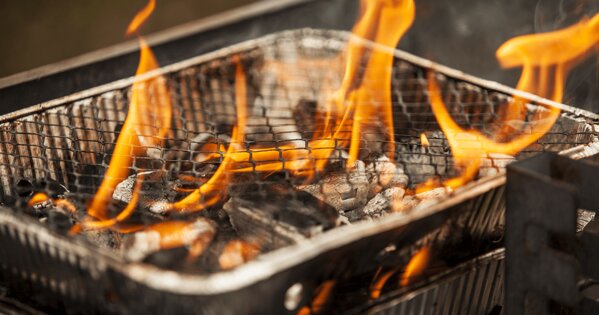 Grill mit Flamme 